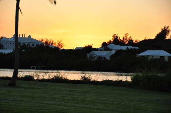 Fim de tarde em San George, em Bermuda, visto da nossa scooter à caminho de Hamilton